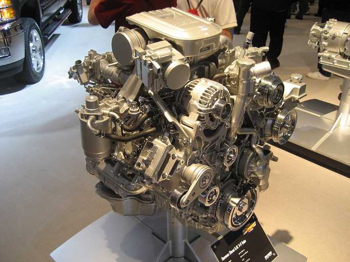 how much does a duramax engine weigh